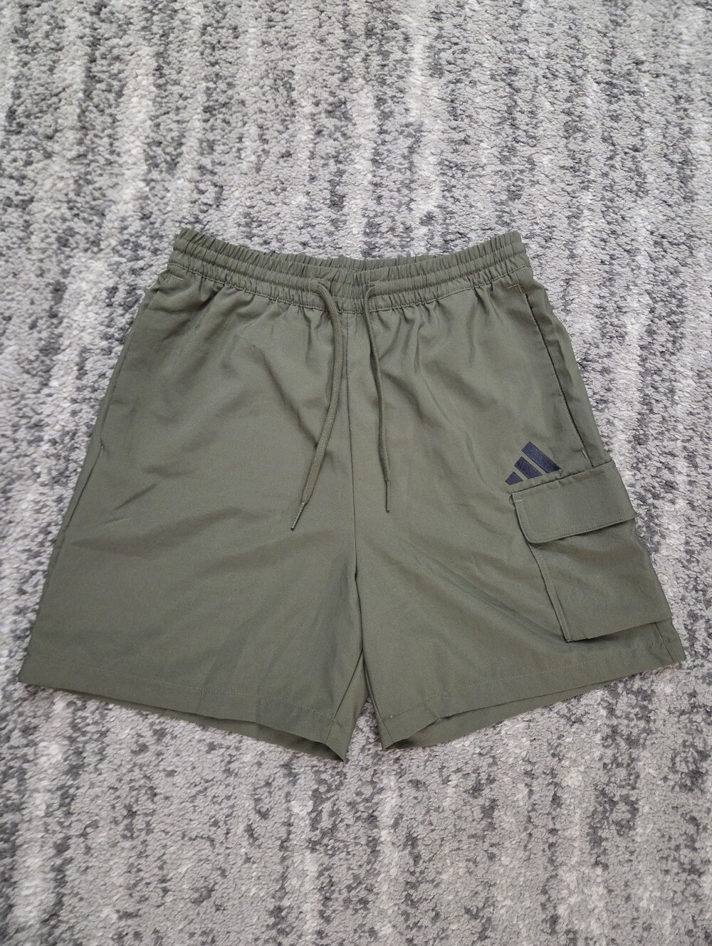 NWT Adidas Cargo Chelsea Shorts Mens Small Olive Green BLK New 7in Inseam JD1827